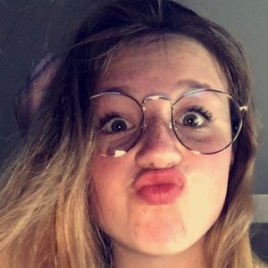 Meet your Posher, Izzy